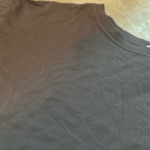 Brown cropped short sleeve workout top - Picture 2 of 3